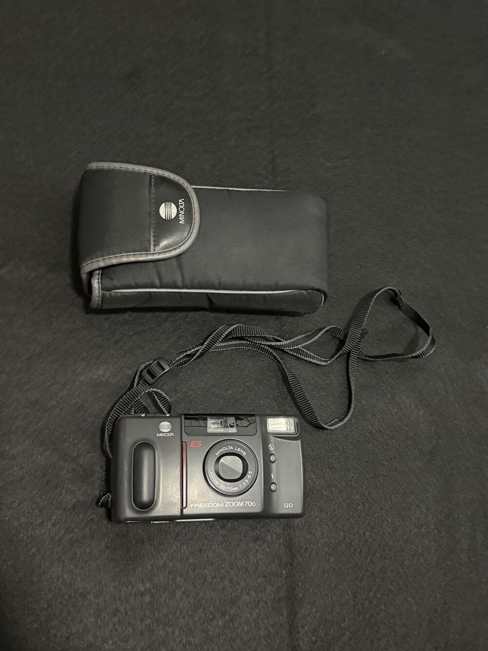 Minolta Freedom Zoom 70c QD 35mm Point and Shoot Film Camera with Case